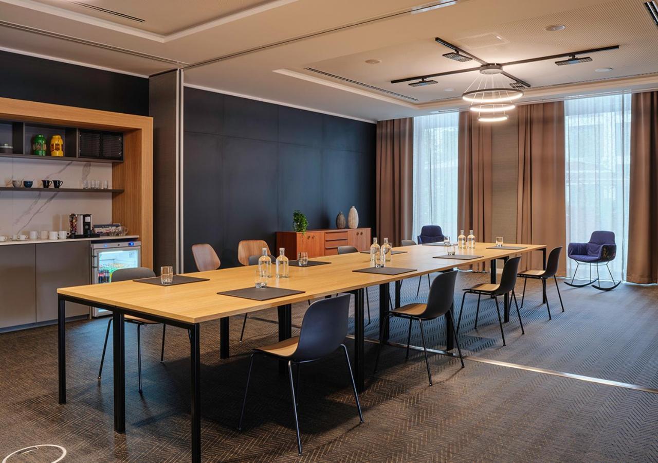 Adina Apartment Hotel Koln Bagian luar foto