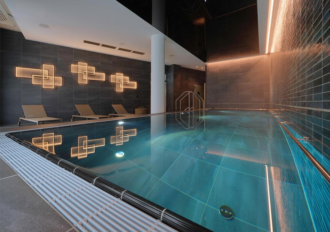 Adina Apartment Hotel Koln Bagian luar foto