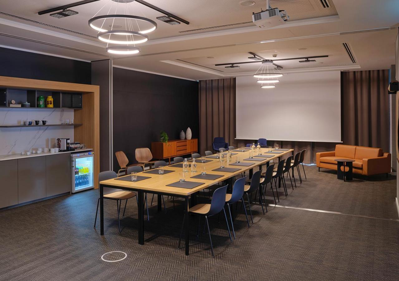 Adina Apartment Hotel Koln Bagian luar foto