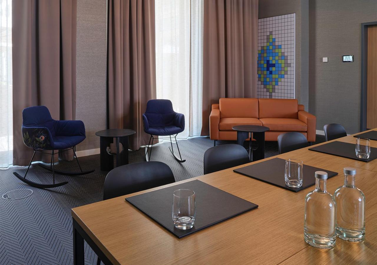 Adina Apartment Hotel Koln Bagian luar foto
