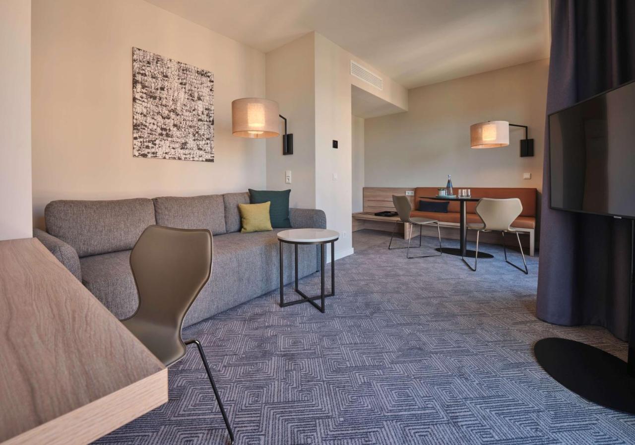 Adina Apartment Hotel Koln Bagian luar foto